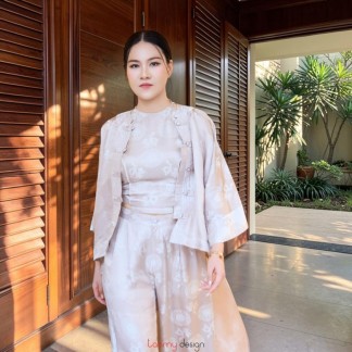 Áo khoác bà ba lụa Hà Bảo hoa viên be F